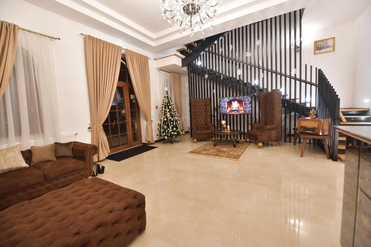 Hotel La Belle Epoque Petroşani Esterno foto