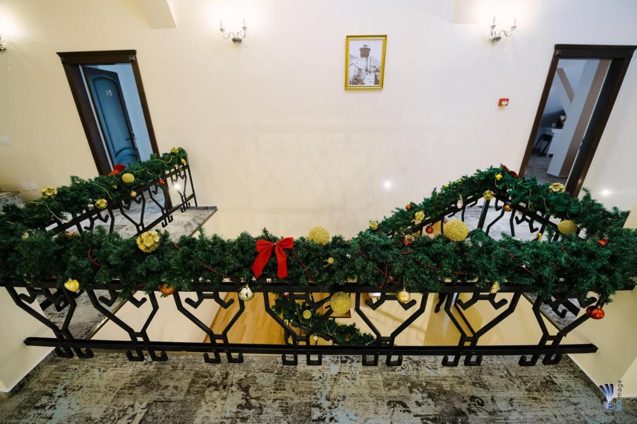 Hotel La Belle Epoque Petroşani Esterno foto